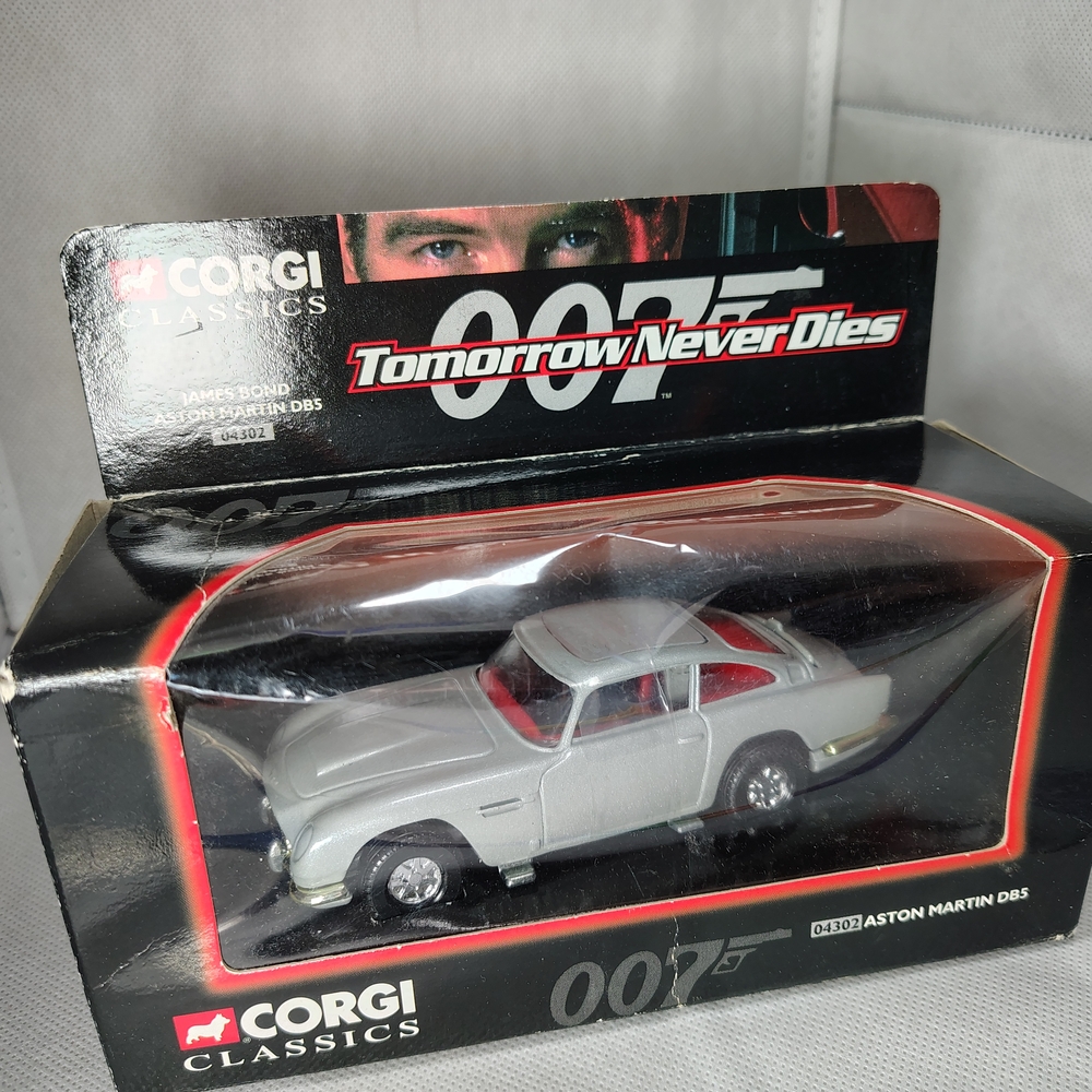 Corgi Classics 007 Aston Martin DB5 Model Car